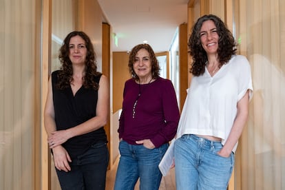 Pilar Calveiro con sus hijas, María y Mercedes Campiglia