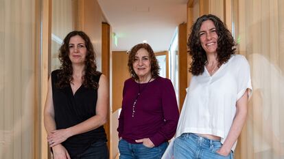 Pilar Calveiro con sus hijas, María y Mercedes Campiglia