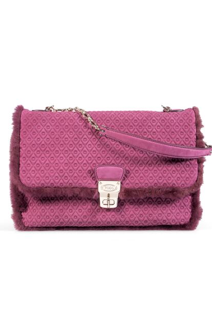 Cartera rosa con detalle de pelo de Tod´s (1.100 euros).