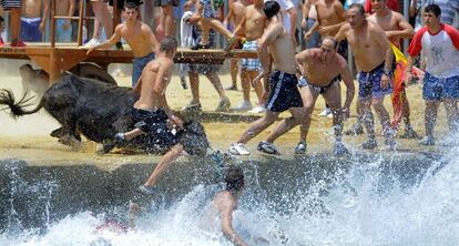 Un momento de la celebraci&oacute;n de los &#039;bous a la mar&#039;.