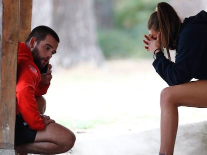 Olivia Freire Ochoa y David Freire Ochoa durante las labores de búsqueda de Blanca Fernández Ochoa en Cercedilla.