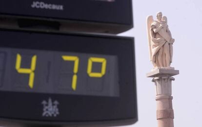 Un termómetro marca 47 grados este miércoles en Córdoba.