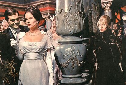 Una escena de 'Doctor Zhivago' (1965) junto Geraldine Chaplin y Julie Christie.