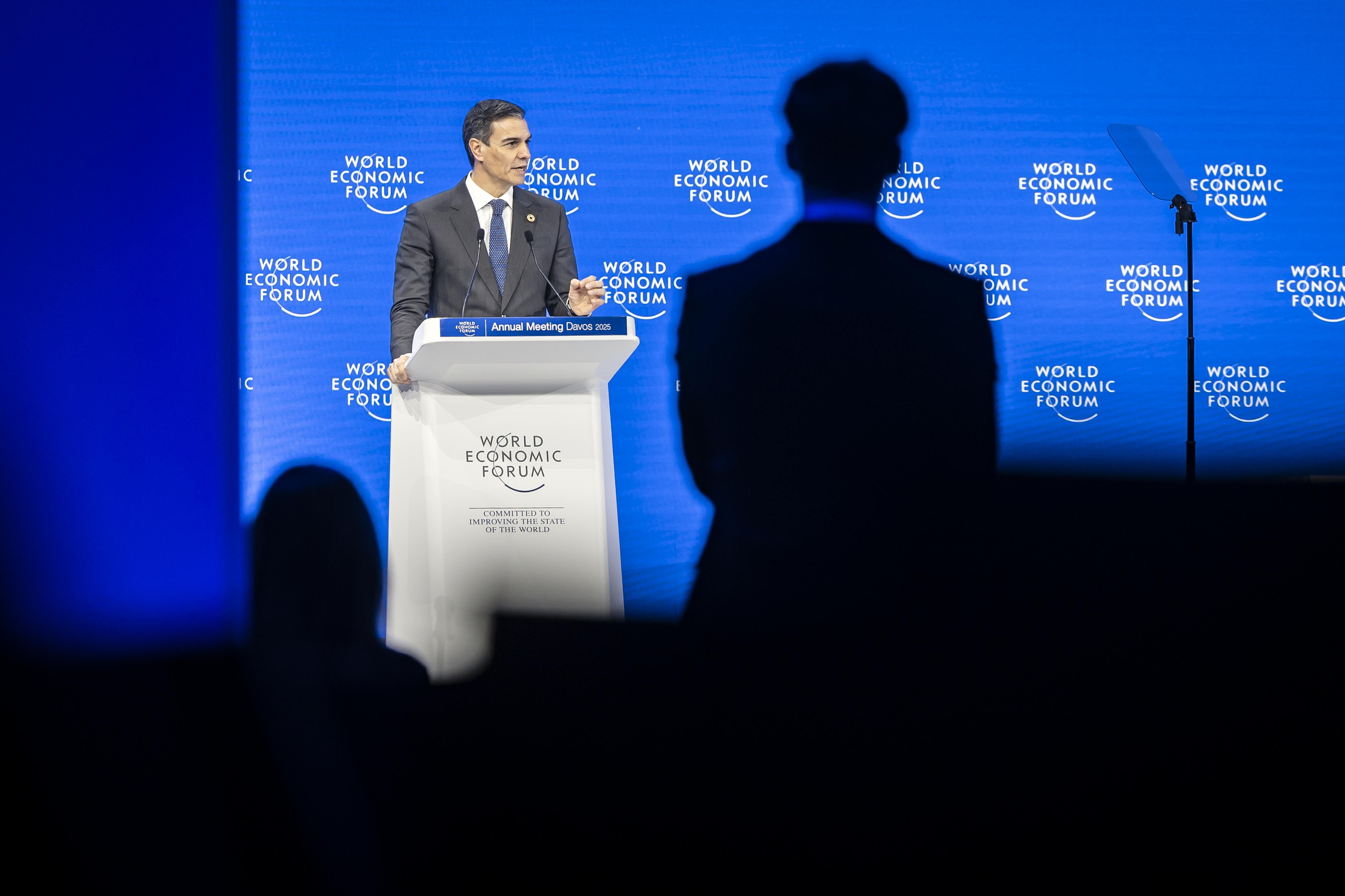 Sánchez propone en Davos que los dueños de las redes sociales sean responsables penalmente de sus contenidos