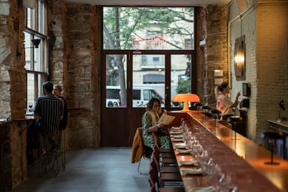 Interior del Bar Super, nuevo proyecto de los hermanos Colombo junto al mercado de Santa Caterina en Barcelona.