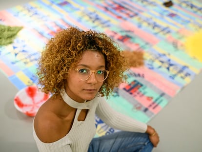 La artista Agnes Essonti Luque, con su obra, en una imagen cedida por Casa Encendida.