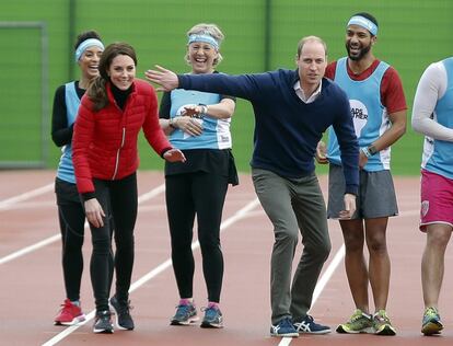 En preparación a la maratón de Londres que trabaja junto a la fundación Heads Together en busca de una mayor concienciación sobre la salud mental, los duques de Cambridge participaron en un entrenamiento en 2017. Una vez allí decidieron hacer una pequeña carrera y el príncipe Guillermo salió vencedor.