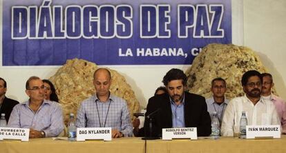 La mesa de negociaci&oacute;n de las FARC con el Gobierno colombiano.