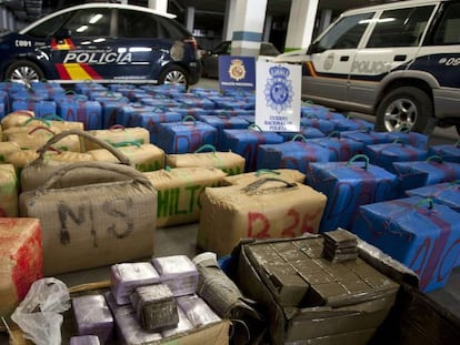 Casi un centenar de faldones de hachís incautados en agosto de 2014.