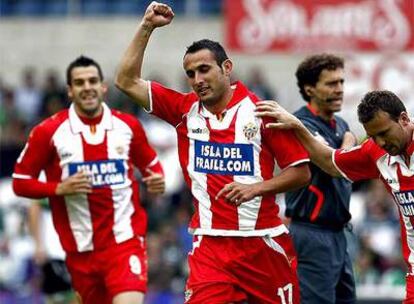 José Ortiz, del Almería, celebra uno de los tantos marcados ante el Racing.