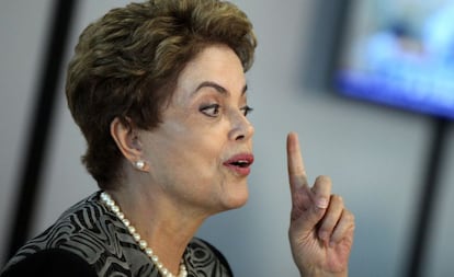 Dilma Rousseff fala com a imprensa nesta sexta.