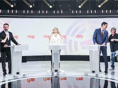 El líder de Vox, Santiago Abascal, la candidata de Sumar, Yolanda Díaz, y el presidente del Gobierno, Pedro Sanchez, momentos antes de iniciarse el debate este miércoles.