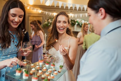Mitos sobre las bodas tipo cóctel y razones para evitar 3 horas de banquete