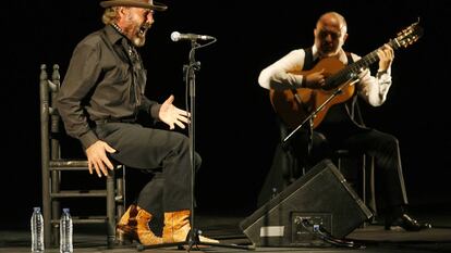 El Cabrero durante un concierto en los Jardines de Sabatini, en Madrid, en 2011.