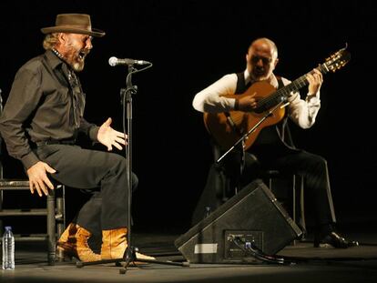 El Cabrero durante un concierto en los Jardines de Sabatini, en Madrid, en 2011.