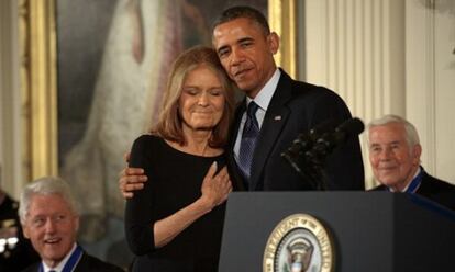 Obama otorgó a Steinem la Medalla presidencial en 2013.