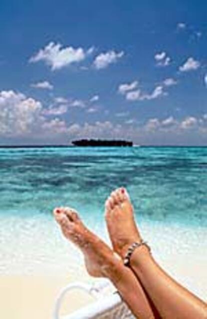Las arenas de coral del archipiélago de las Maldivas, en el océano Índico, tienen un particular tono blanco.