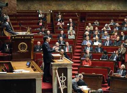 El primer ministro francés, François Fillon, se dirige a la Asamblea Nacional.