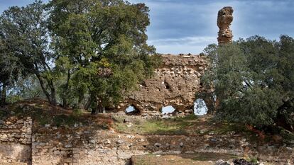 Los restos del castillo de Castro Ferral, el principal vestigio de la batalla de las Navas de Tolosa que aún permanece en pie.