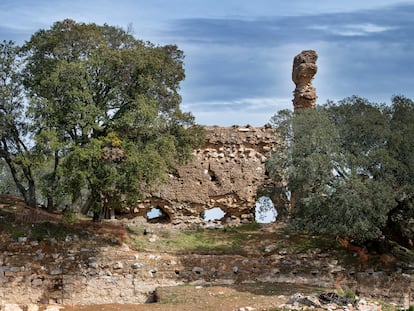 Los restos del castillo de Castro Ferral, el principal vestigio de la batalla de las Navas de Tolosa que aún permanece en pie.