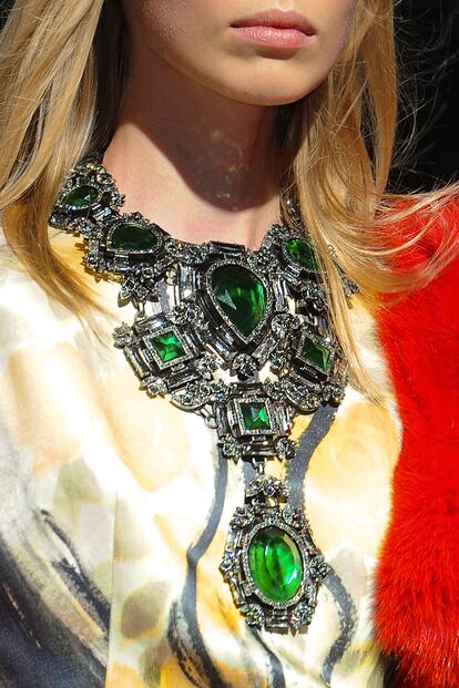 Esta gargantilla de brillantes y esmeraldas es una creacin de Lanvin Bijoux.