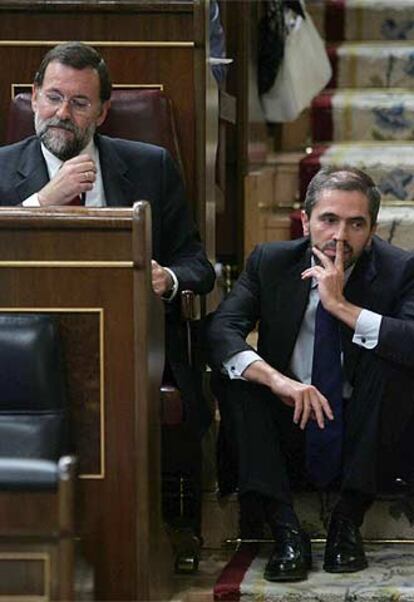 Mariano Rajoy y Carlos Aragonés, en el pleno del Congreso.