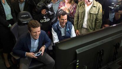 Pablo Casado y Juan Manuel Moreno, en un acto de campaña.