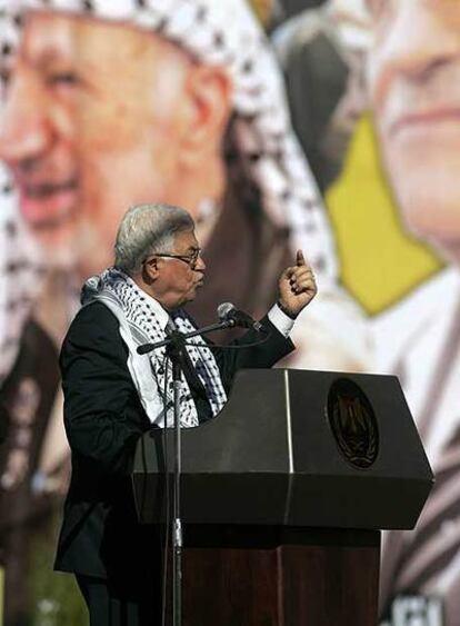 El presidente palestino, Mahmud Abbas, dirige un discurso en el quinto aniversario de la muerte del líder Yaser Arafat