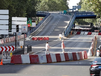 El 'scalextric' que une las calles de Joaquín Costa y Francisco Silvela, que será desmontado en los próximos meses debido al riesgo de colapso.