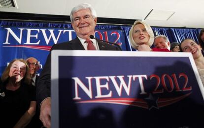 Newt Gingrich y su esposa, Callista, el s&aacute;bado en Carolina del Sur.  