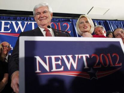 Newt Gingrich y su esposa, Callista, el s&aacute;bado en Carolina del Sur.  