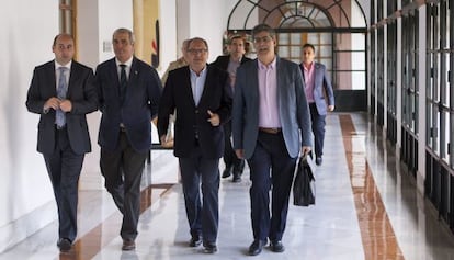 Representantes de PSOE, IU y PA antes de presentar el pacto en la FAMP.