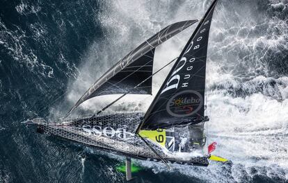 El 'Hugo Boss', del británico Alex Thomson, durante una jornada de navegación el pasado mes de septiembre.