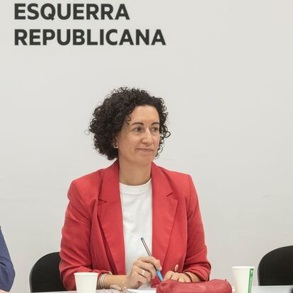 GRAFCAT6654 BARCELONA 15/07/2024.- La comisión permanente de ERC se reunió esta mañana en su sede, presidida por la secretaria general del partido Marta Rovira (c), después de su retorno a Catalunya y acompañada por Pere Aragonés y Marta Vilalta (d) EFE/Marta Pérez.
