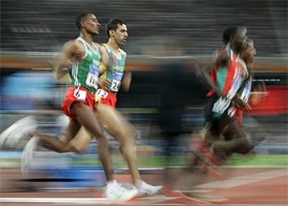 El Gerruj, junto a Gebremariam y por detrás de Bekele y Kipchoge, en un momento de la carrera.