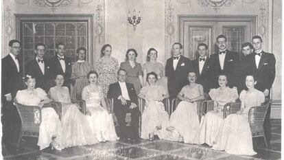Formandos de 1938 da USP em sal&atilde;o do Teatro Municipal de S&atilde;o Paulo.