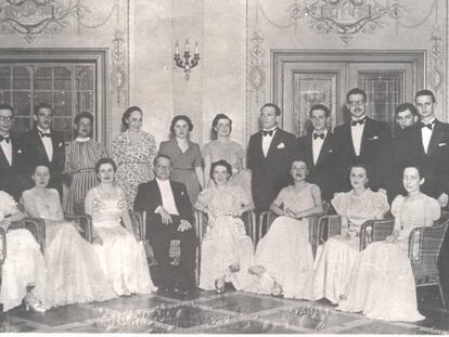 Formandos de 1938 da USP em sal&atilde;o do Teatro Municipal de S&atilde;o Paulo.