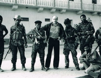 Kapuscinski, durante uno de sus viajes por África.