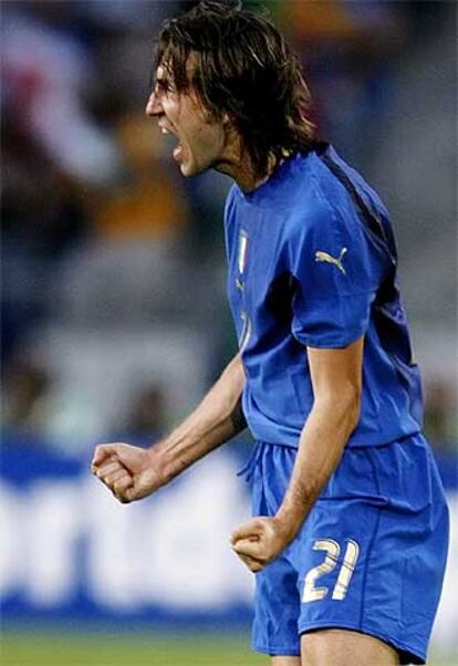 Pirlo canta su gol.