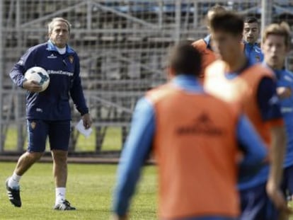 Víctor Muñoz dirige su primer entrenamiento como nuevo técnico del Zaragoza 