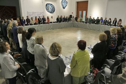 Los miembros del Pacto han guardado un minuto de silencio.