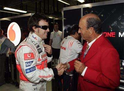 Fernando Alonso y Emilio Botn, en el circuito de Monza en 2007.