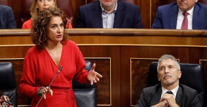 La ministra de Hacienda, María Jesús Montero, en el Congreso de los Diputados.