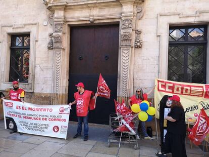 Manifestantes de CCOO y UGT en la plaza de Cort de Palma.