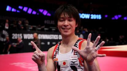 Uchimura celebra su sexto campeonato mundial. 