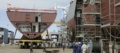 Construcci&oacute;n de un patrullero venezolano en la planta de Navantia en Puerto Real. 