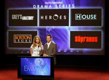 Kyra Sedgwick y Jon Cryer anuncian las series candidatas en el apartado de drama de los Emmy.