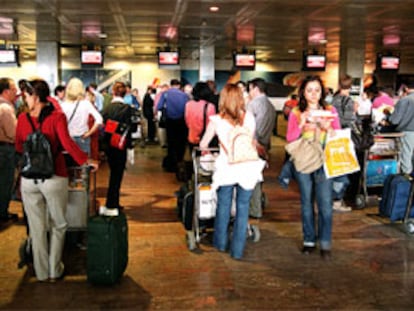 El pasado mes de mayo, una caída del sistema informático causó el caos en El Prat.