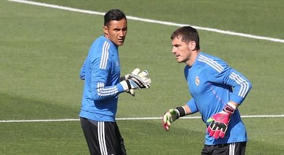 Keylor y Casillas durante un entrenamiento del Real Madrid en Septiembre de 2014, en Valdebebas.