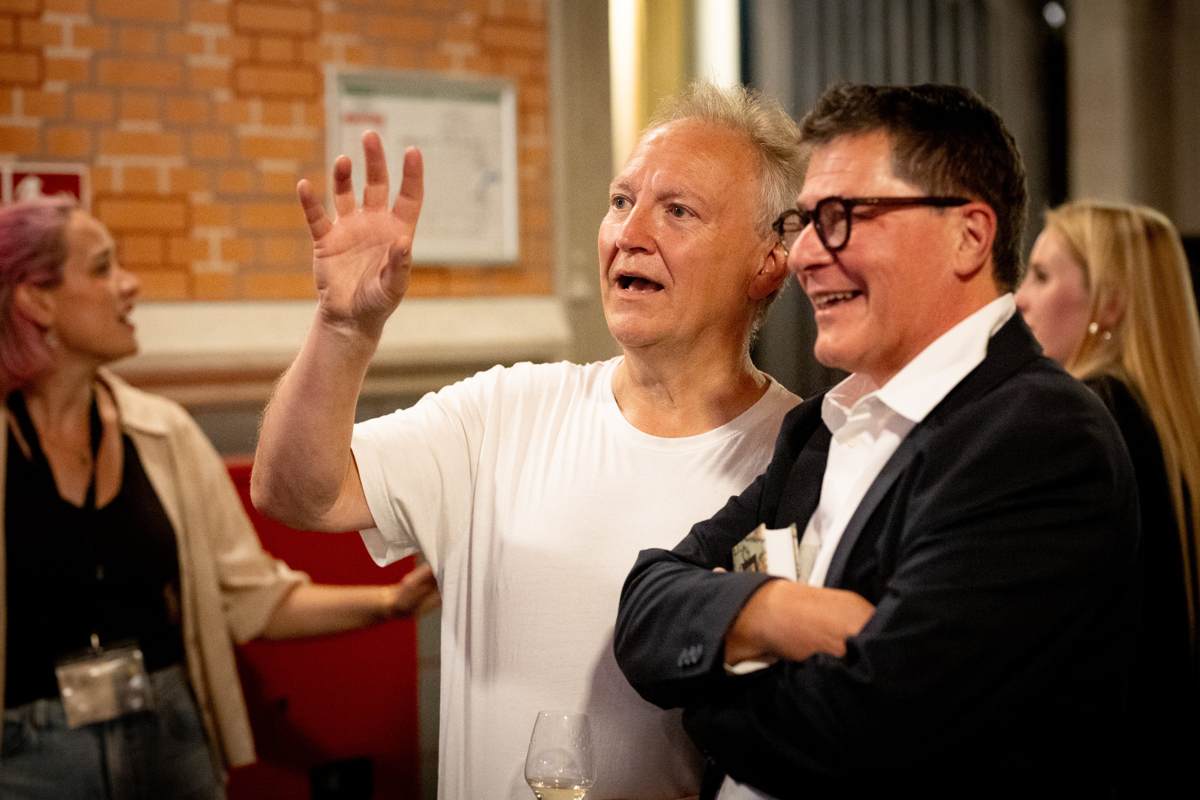 Nigel Short, director del grupo Tenebrae, y Bart Demuyt, director de Laus Polyphoniae, después del concierto inaugural del festival.